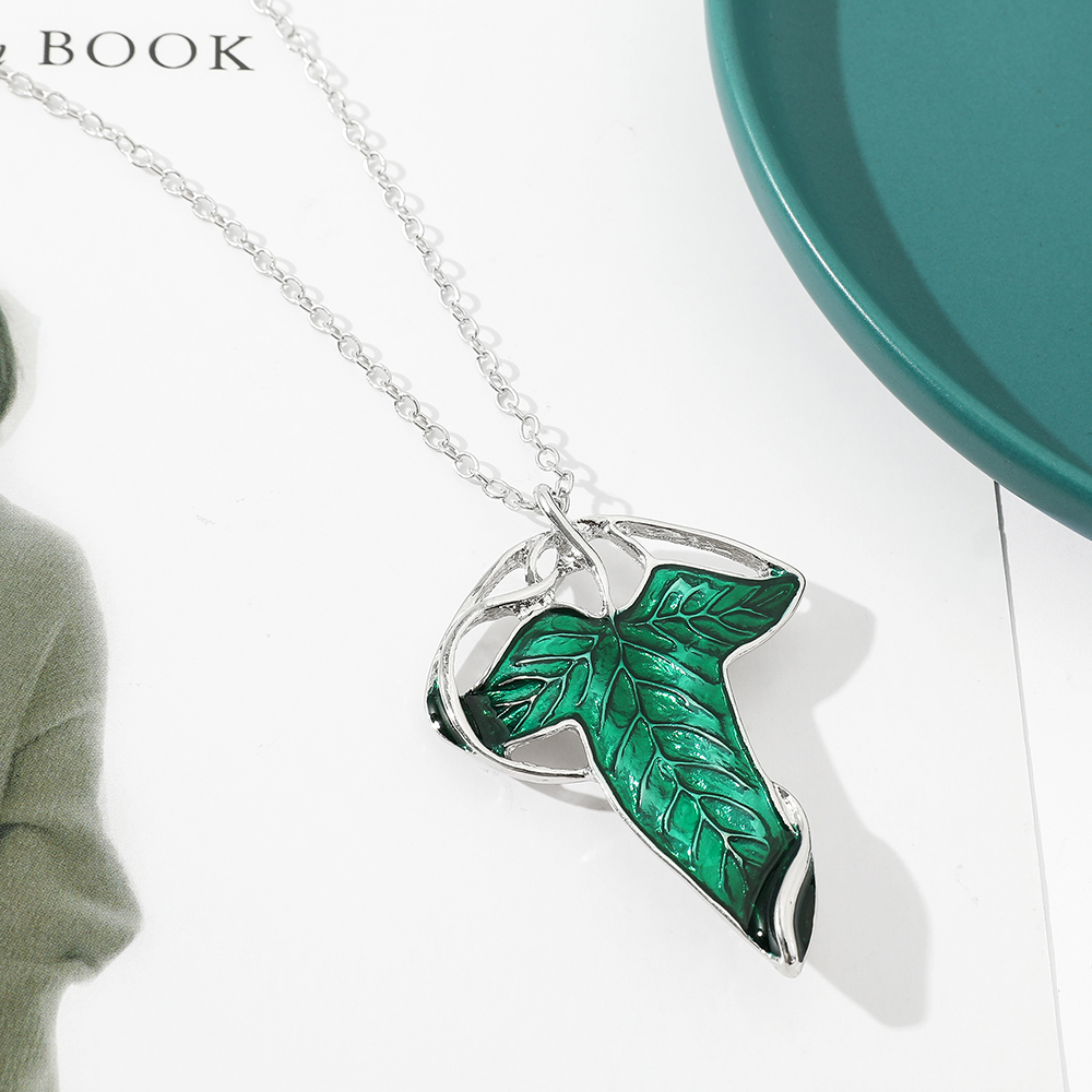 Vintage Green Leaf Pendant Nec - Vintage Fashion Online recension och pris